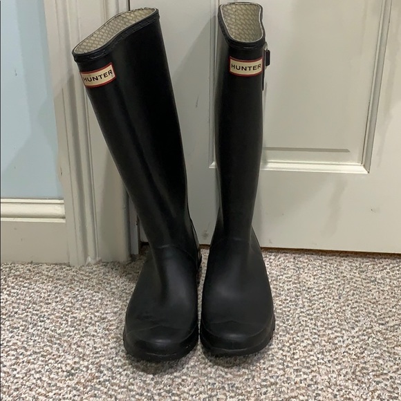 Hunter: Women’s Original Tall Waterproof Rain Boot - Picture 2 of 7